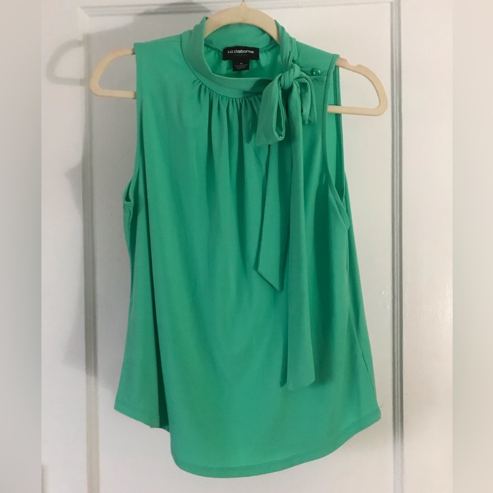 Liz Claiborne mint green sleeveless tie-neck top in size Medium